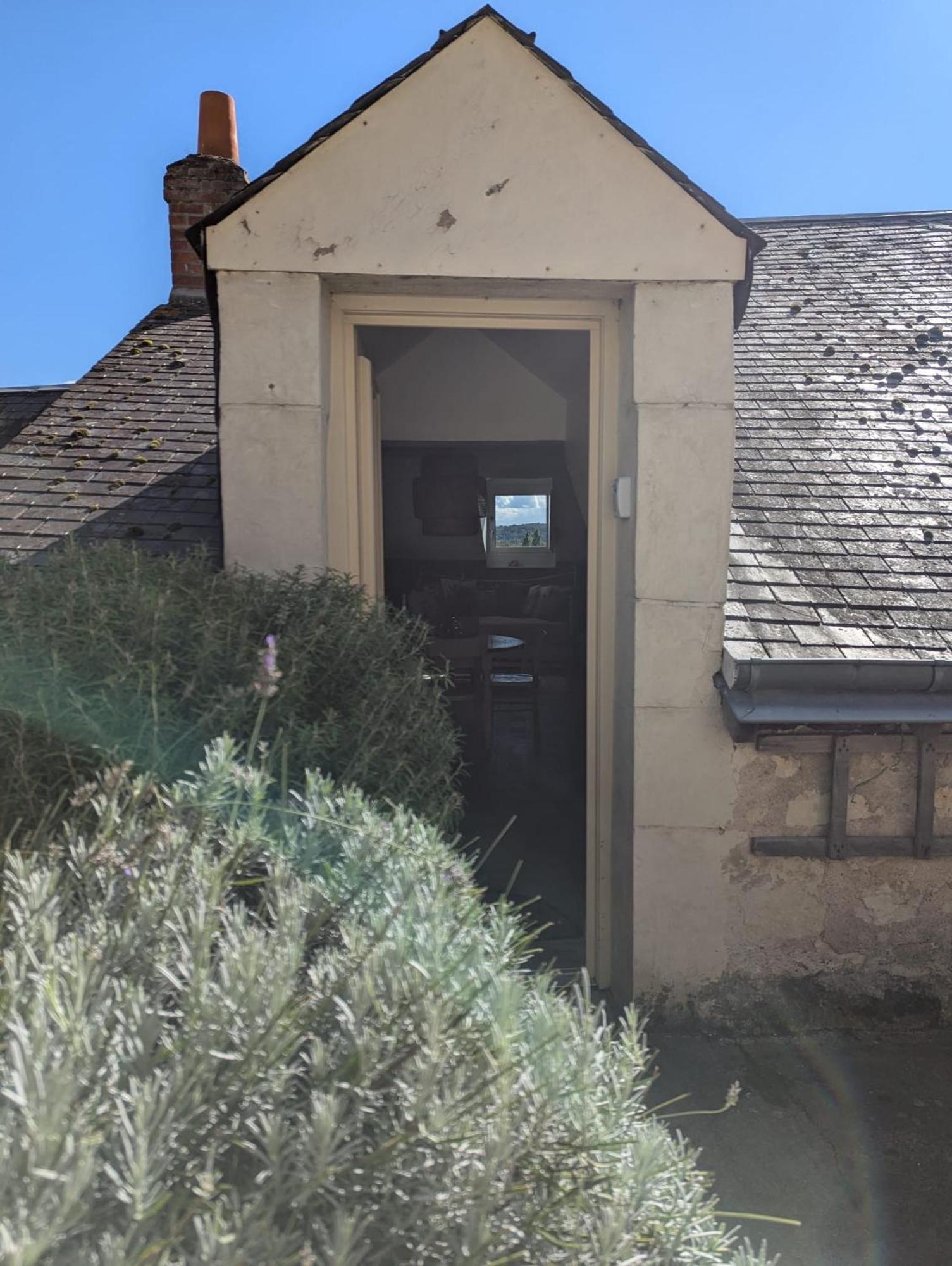 Appartement Des Hirondelles , Au Pied Du Chateau Chinon Exterior foto